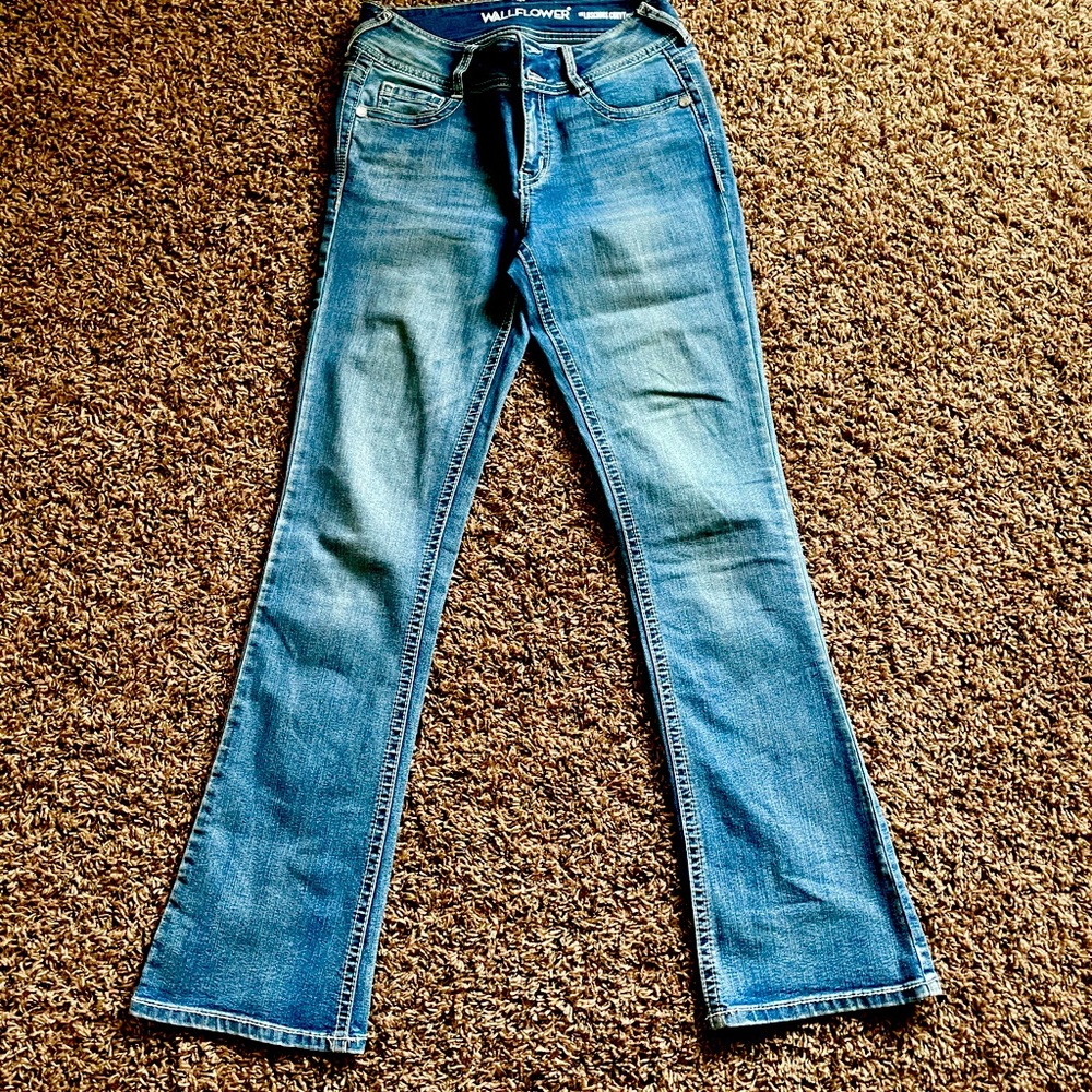 Excellent used condition Wallflower jeans
